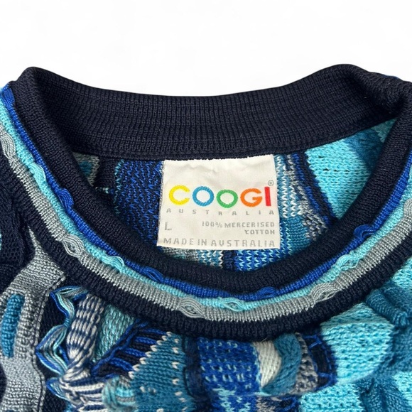 Vintage Coogi Men's Blue Patterned Sweater - Picture 2 of 3